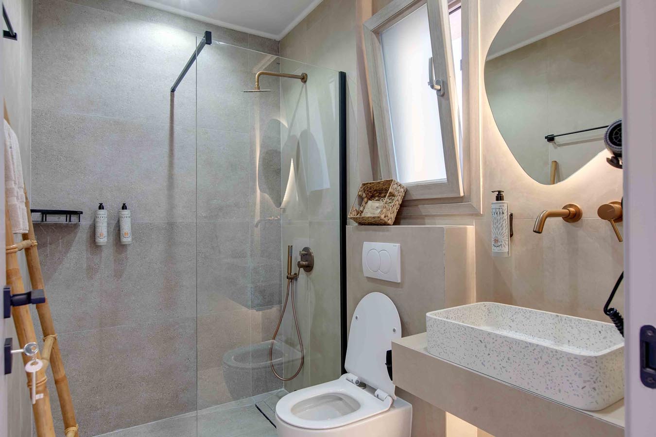 Tiara Holidays - Linari Sea & Suites - Deluxe Triple Room Sea View kupatilo